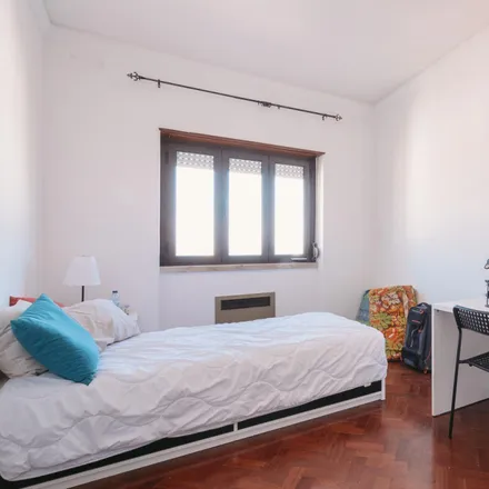 Rent this 4 bed room on Clube de Futebol Varejense in Avenida Afonso III 86, 1900-048 Lisbon
