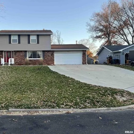 Buy this 4 bed house on 536 Illini Drive in East Peoria, IL 61611