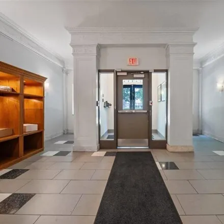 Image 4 - 5330 Pershing Avenue, St. Louis, MO 63112, USA - Condo for sale