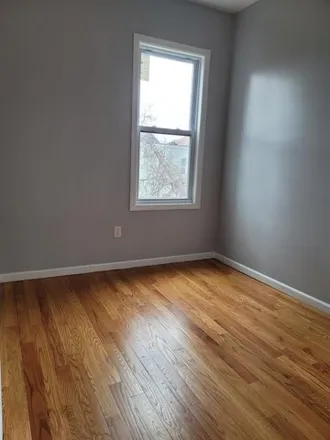 Image 3 - 123 Bayview Avenue, West Bergen, Jersey City, NJ 07305, USA - House for rent