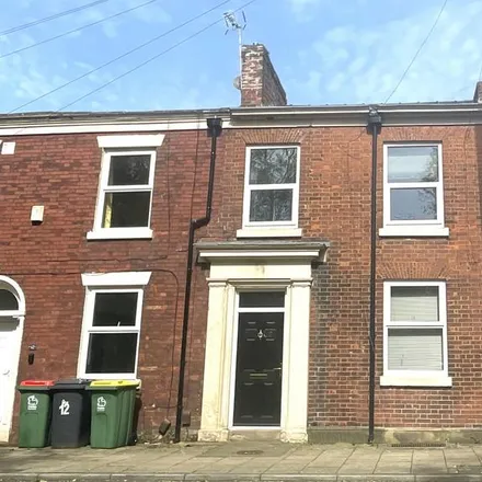 Rent this 3 bed townhouse on Attwater Group in St Paul's Square, Preston