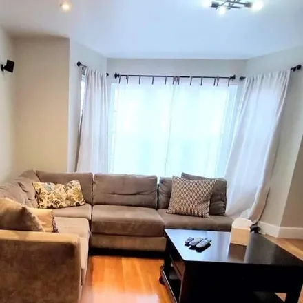 Rent this 3 bed apartment on Newark