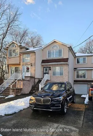 Buy this 5 bed townhouse on 1325 Rockland Avenue in New York, NY 10314