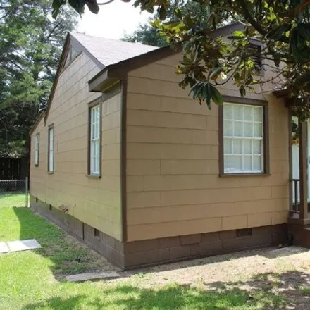 Buy this 3 bed house on 1002 Cedar Crest Drive in Demopolis, AL 36732