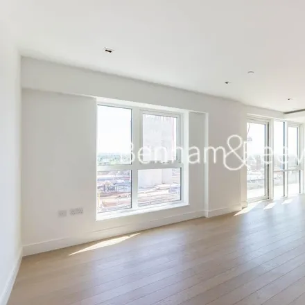 Rent this 2 bed apartment on Skyline Apartments in Victoria Square, London