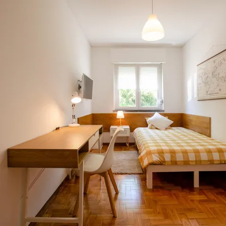 Rent this 5 bed room on R D Filipa Lencastre 2 in Rua Dona Filipa de Lencastre, 2780-052 Oeiras