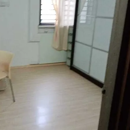 Rent this 1 bed room on 584 Ang Mo Kio Avenue 3 in Cheng San Court, Singapore 560584
