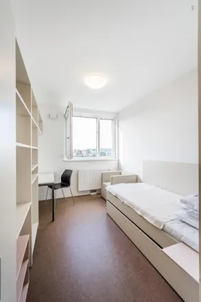 Rent this studio apartment on donaubase in Kaisermühlenstraße 14, 1220 Vienna