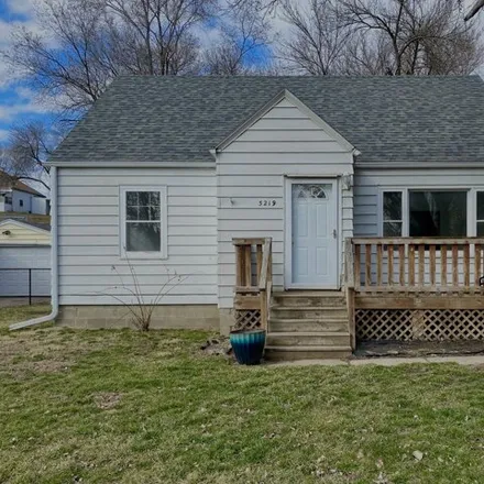 Buy this 4 bed house on 3235 Glenn Avenue in Morningside, Sioux City