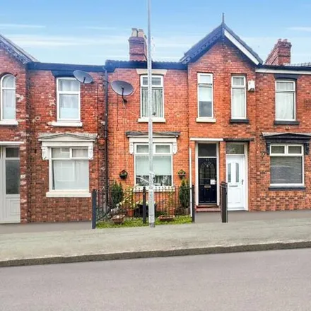 Buy this 3 bed townhouse on Wistaston Road in Crewe, CW2 7RE
