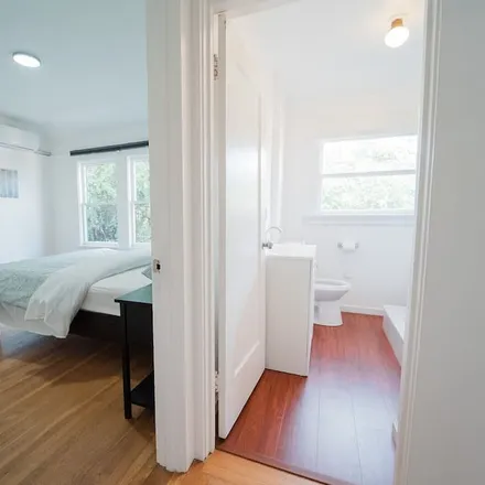 Rent this 2 bed apartment on Oakland