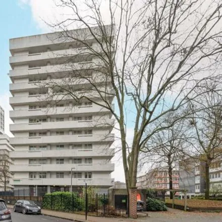 Image 3 - Shaw Court, Winstanley Road, London, SW11 2HF, United Kingdom - Apartment for rent