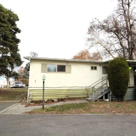 Buy this studio apartment on A Court in Richland, WA 99354