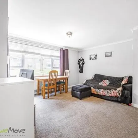 Image 4 - Strokins Road Play Area, Strokins Road, Kingsclere, RG20 5RG, United Kingdom - Apartment for sale