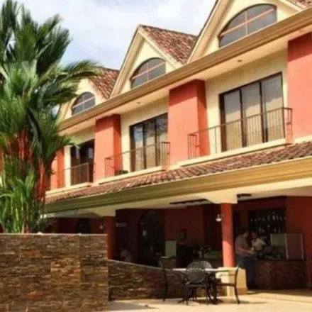 Rent this 4 bed apartment on Nunciatura in Embassy Club, 0843