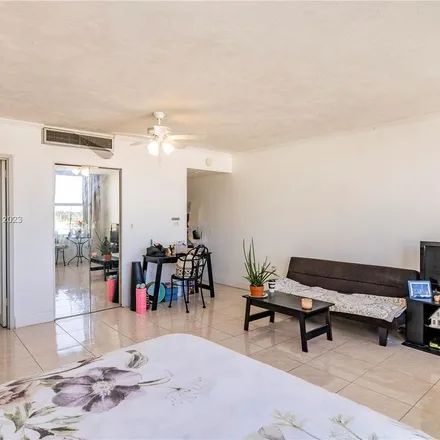 Image 3 - Collins Avenue & 27th Street, Collins Avenue, Miami Beach, FL 33140, USA - Apartment for rent