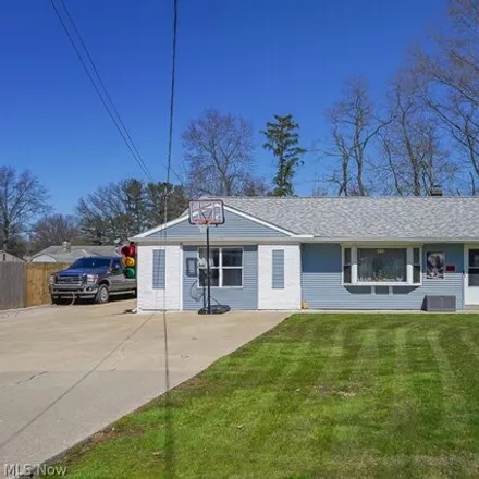 Buy this 4 bed house on 35 Meadowbrook Drive in Brentwood Lake, Carlisle Township