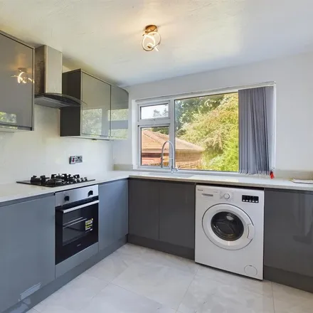 Image 2 - 232 Carter Knowle Avenue, Sheffield, S11 9FT, United Kingdom - Duplex for rent