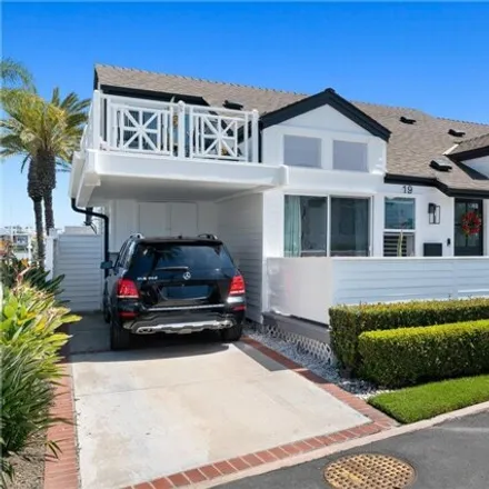 Image 2 - 19 Beach Drive, Newport Beach, CA 92663, USA - Apartment for sale