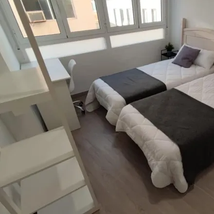 Rent this 3 bed room on Carrer de las Navas / Calle Navas in 03001 Alicante, Spain