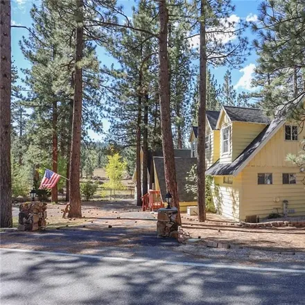 Image 2 - 478 Edgemoor Road, Big Bear Lake, CA 92315, USA - House for sale