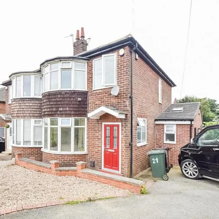 Rent this 3 bed duplex on Dewsbury Road in Tingley, WF3 1LN