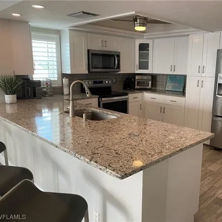 Image 5 - 3350 North Key Drive, Shipyard Villas, North Fort Myers, FL 33903, USA - Condo for rent