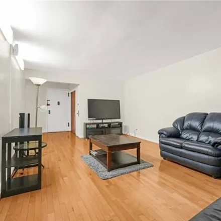 Image 6 - 94-30 58th Avenue, New York, NY 11373, USA - Apartment for sale
