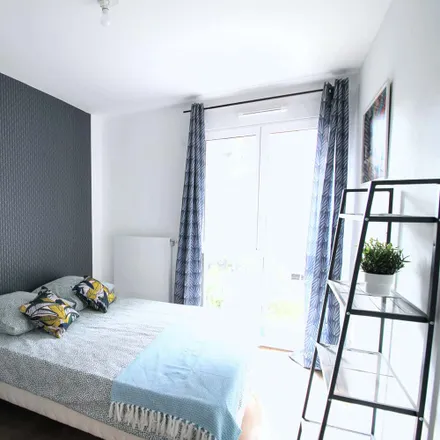 Rent this 5 bed room on 2 Rue Mozart in 92110 Clichy, France