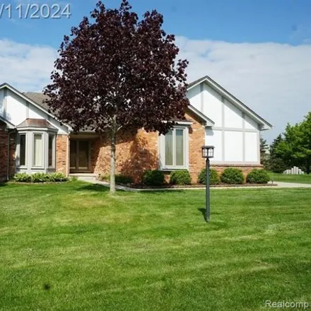 Buy this 3 bed house on 661 Drexelgate Parkway in Rochester Hills, MI 48307