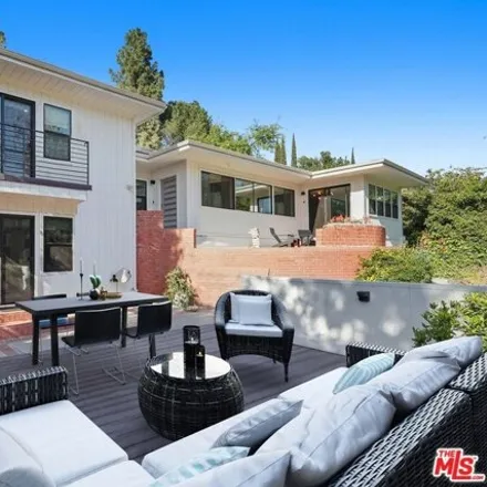 Image 2 - 11319 Canton Drive, Los Angeles, CA 91604, USA - House for sale