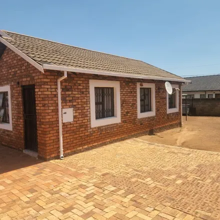 Rent this 3 bed apartment on Letlala Street in Johannesburg Ward 129, Soweto