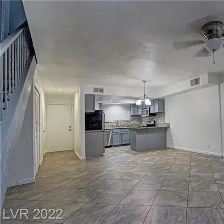 Image 3 - 895 Rhinegold Way, Las Vegas, NV 89110, USA - Townhouse for sale