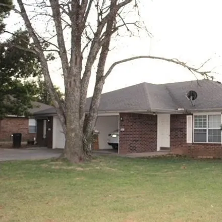 Buy this studio duplex on 2006 South F Street in Rogers, AR 72758