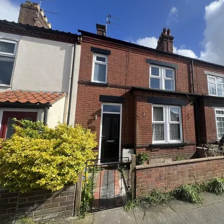 Rent this 3 bed townhouse on Temple Road in Norwich, NR3 1ED
