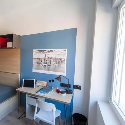 Rent this 1 bed room on Calle de Don Ramón de la Cruz in 37, 28001 Madrid