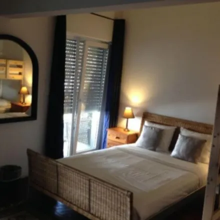 Rent this 5 bed room on Millennium BCP Cascais in Quinta do Castelo das Rosas, Avenida 25 de Abril 20