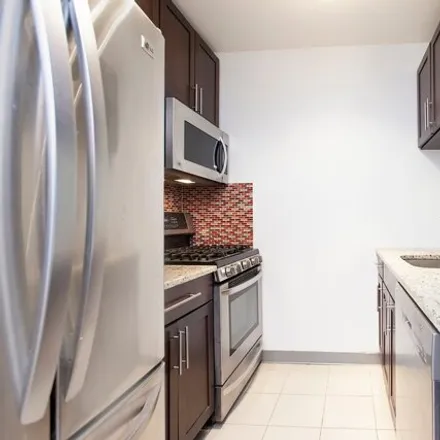 Image 3 - 300 Albany St Apt 3l, New York, 10280 - Condo for sale