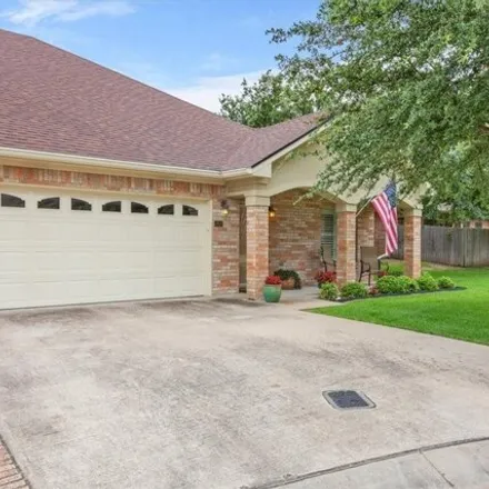 Image 3 - 1910 Casual Cir, Waco, Texas, 76712 - House for sale