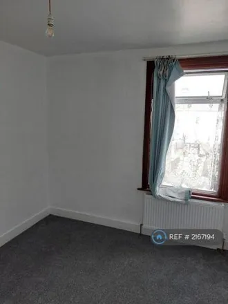 Image 3 - First Floor Fanshawe Avenue, Barking, Suffolk, Ig11 - Apartment for rent