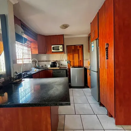 Image 8 - Progress Road, Lindhaven, Roodepoort, 1725, South Africa - Apartment for rent