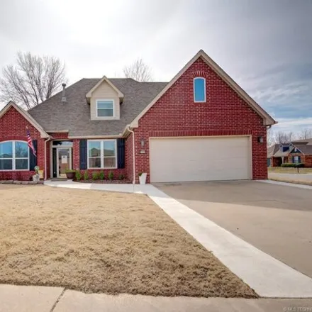 Buy this 3 bed house on 8906 North 152nd East Avenue in Owasso, OK 74055