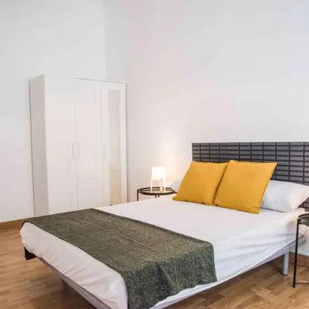 Rent this 6 bed apartment on North Station in Carrer de Xàtiva, 24