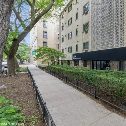 Buy this 1 bed condo on 2629 North Hampden Court in Chicago, IL 60614