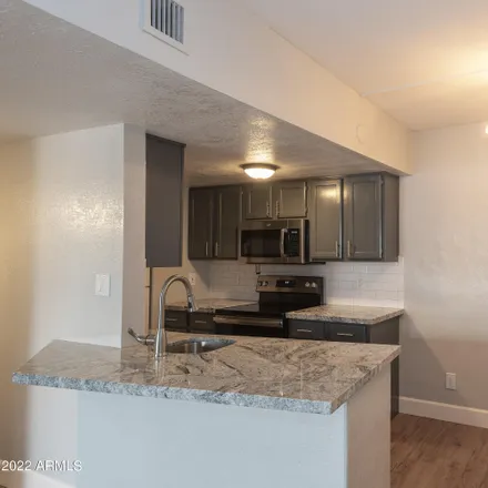 Image 3 - 3440 North 44th Street, Phoenix, AZ 85018, USA - Apartment for sale