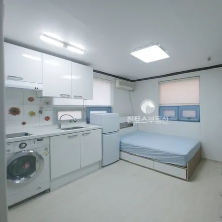 Rent this studio apartment on 서울특별시 서대문구 홍은동 409-40