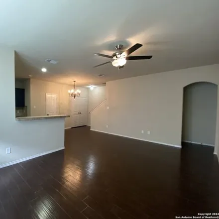 Image 2 - 348 Rosalie Drive, New Braunfels, TX 78130, USA - Apartment for rent