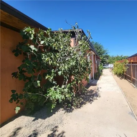 Image 3 - 19199 Westlawn Street, Hesperia, CA 92345, USA - Apartment for sale