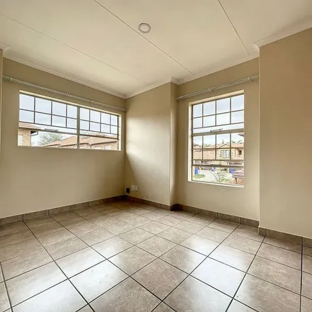 Image 5 - Carl Cronje Drive, Tyger Valley, Bellville, 7530, South Africa - Apartment for rent