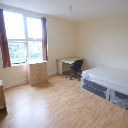 Image 5 - Burchett Terrace, Leeds, LS6 2LR, United Kingdom - Townhouse for rent